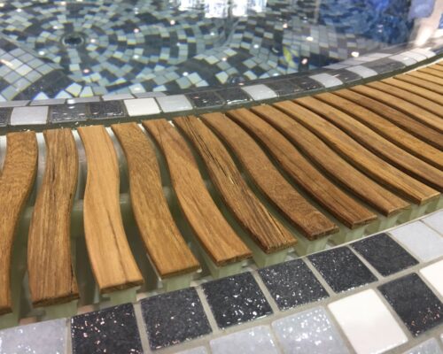 TWIN Wood ONDA Rigid – Teak preljevna rešetka